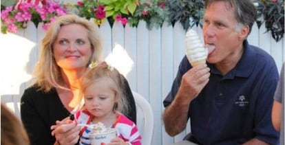 Mitt Romney disfruta de un helado junto a su mujer y una de sus nietas.