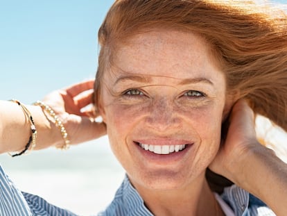 5 pasos esenciales para un rostro joven (según los expertos)