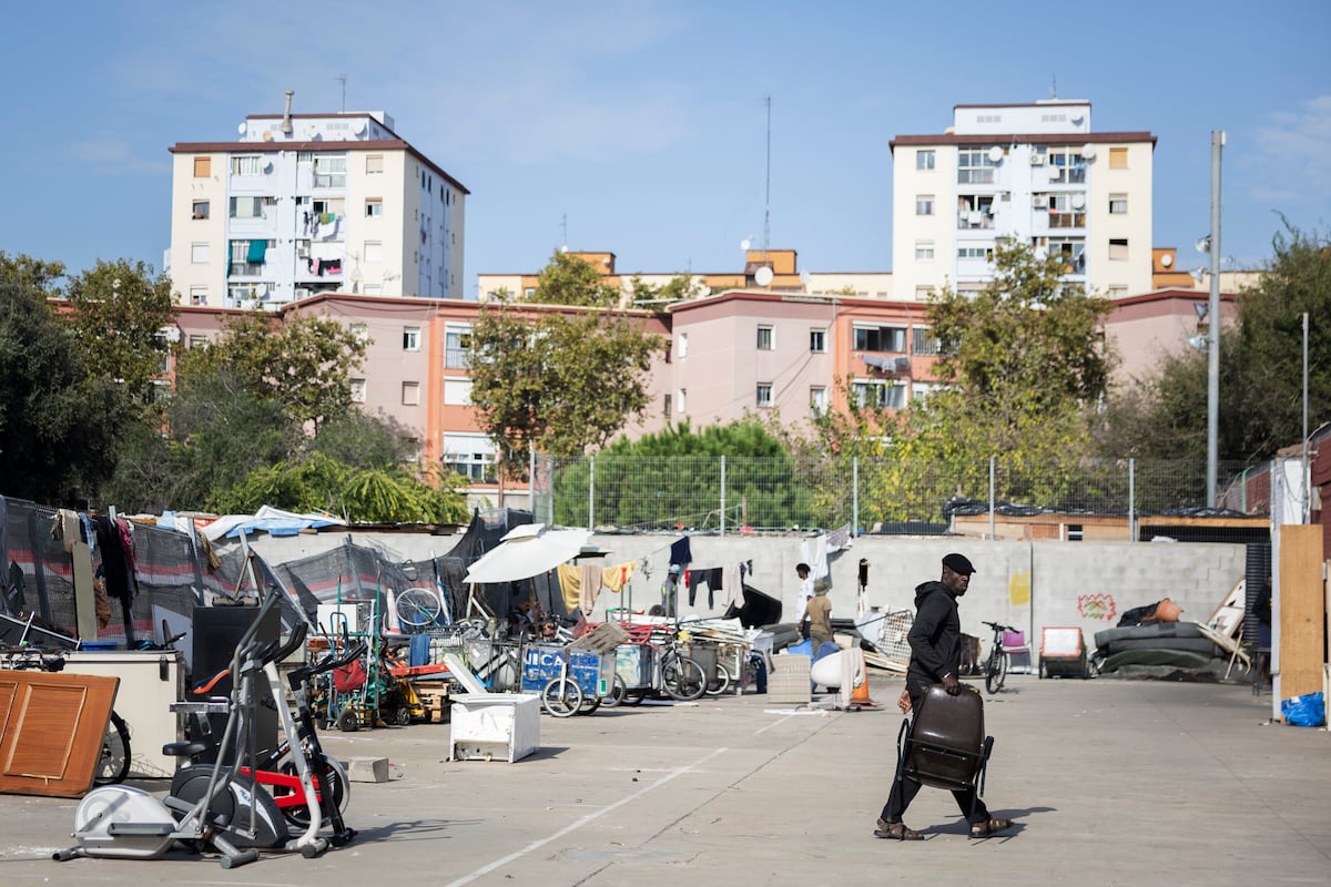 B9: el ‘pueblo’ de migrantes africanos en Badalona que se resiste a desaparecer