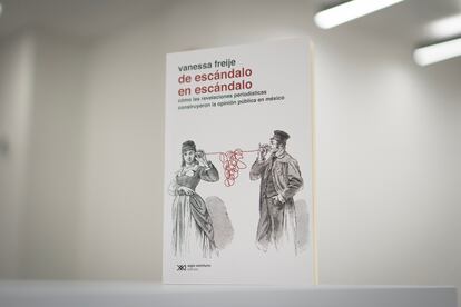 El libro 'De escándalo en escándalo' de la escritora Vanessa Freije.
