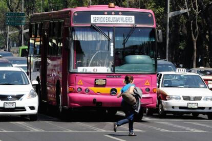 Autob&uacute;s exclusivo para mujeres en Ciudad de M&eacute;xico.