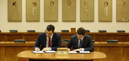 Pedro Sánchez y Albert Rivera, durante la firma de su acuerdo.