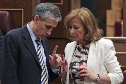 Ramón Jáuregui y Clementina Díez, ayer en el Congreso.