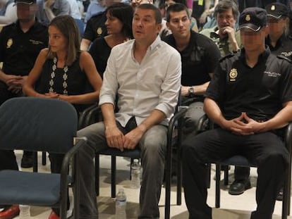 Arnaldo Otegi (segundo por la derecha) en la Audiencia Nacional en junio de 2011 durante el juicio por intentar reconstruir la ilegalizada Batasuna a través de Bateragune.