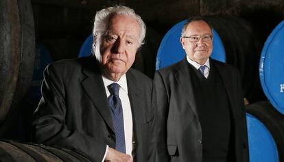 Jos&eacute; Ferrer, presidente de honor de Freixenet, y su sobrino Jos&eacute; Luis Bonet, presidente de la empresa, en 2013.