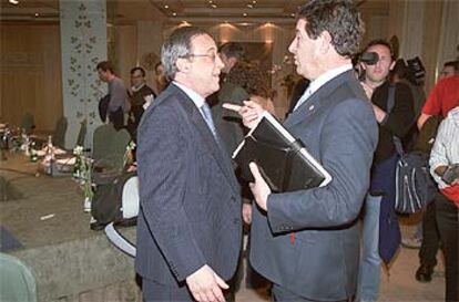 Florentino Pérez y Jaime Ortí, en una asamblea de la Liga.