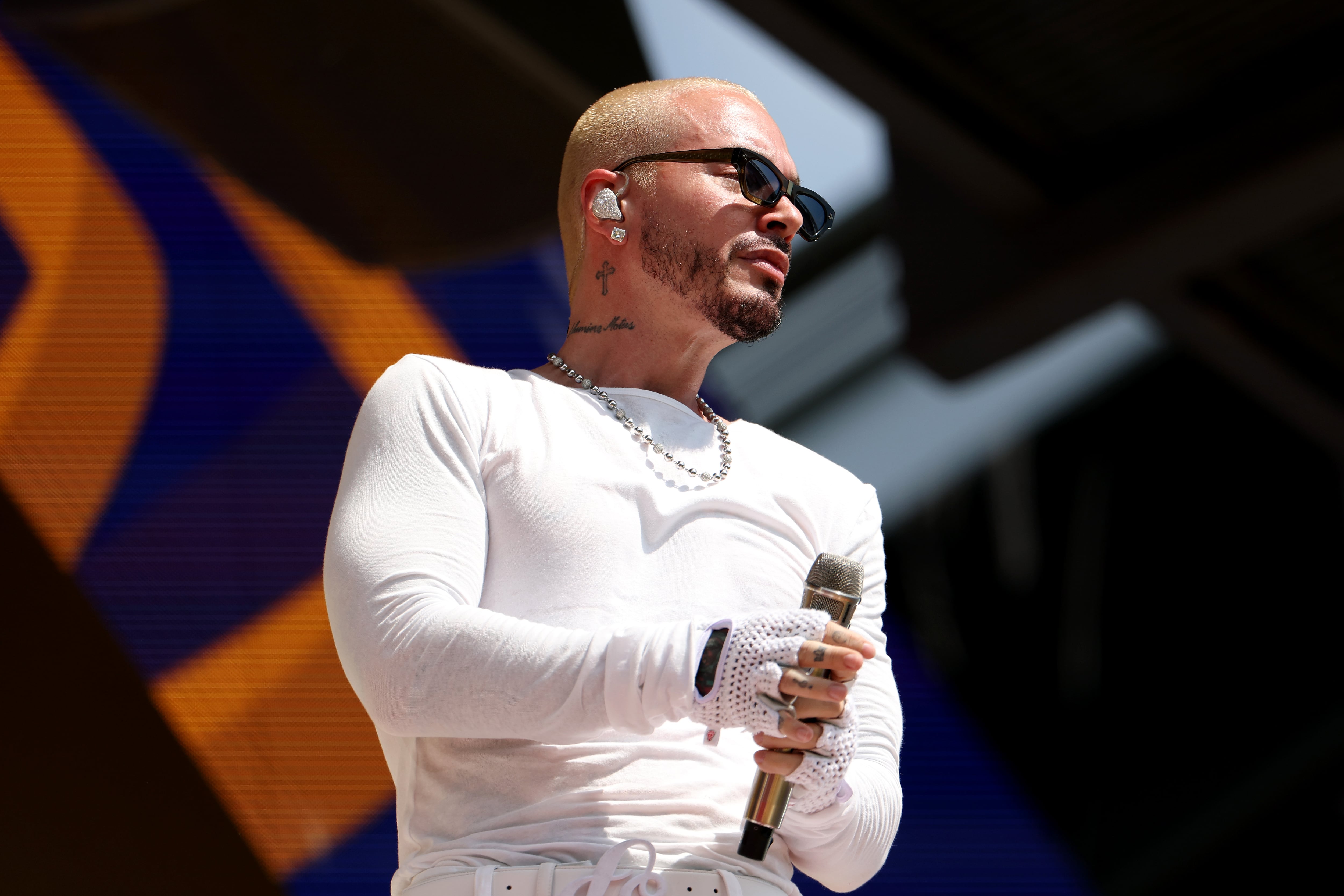 J Balvin lanza por sorpresa ‘Mixteip’, un álbum de 10 canciones para volver a la raíz del reguetón