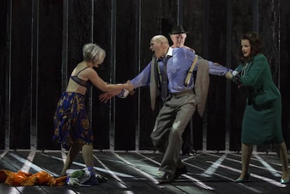 Un momento de 'Lear' en la Ópera de París.