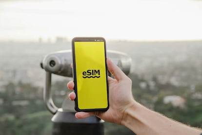 Móvil comn eSIM en la pantalla