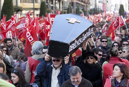 Los derechos laborales, de duelo, según la protesta de los alicantinos.