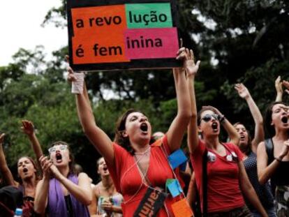 Mulheres paralisam atividades e fazem protestos no Brasil e em vários países do mundo por igualdade de direitos