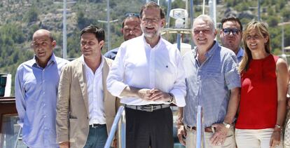 Rajoy, junto a la candidata por Baleares, Teresa Palmer, a la derecha.