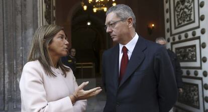 Ana Mato y Alberto Ruiz Gallard&oacute;n durante la inauguraci&oacute;n de la convenci&oacute;n Medicrime contra la falsificaci&oacute;n de medicamentos.