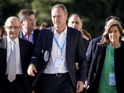 El ministro de Hacienda, Crist&oacute;bal Montoro, junto al presidente de la Generalitat, Alberto Fabra, y la ministra de Sanidad, Ana Mato.