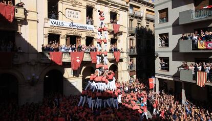 El 4 de 10 amb folre i manilles de la colla Vella de Valls.