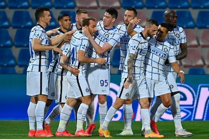 Los jugadores del Inter celebran un gol ante el Crotone el sábado