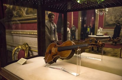 Los Stradivarius Palatinos, custodiados en el Palacio Real de Madrid y pertenecientes a la colección de la Capilla Real, son un conjunto de cinco instrumentos de cuerda fabricados por Antonio Stradivari. En la imagen, viola contralto del Cuarteto Real de Antonio Stradivari, fabricado en 1696.