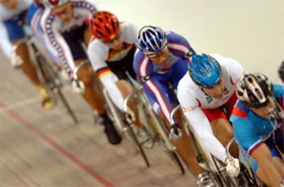 José Antonio Escuredo, maltratado durante años, alcanza la plata en el &#39;keirin&#39;, ganado por el australiano Bailey