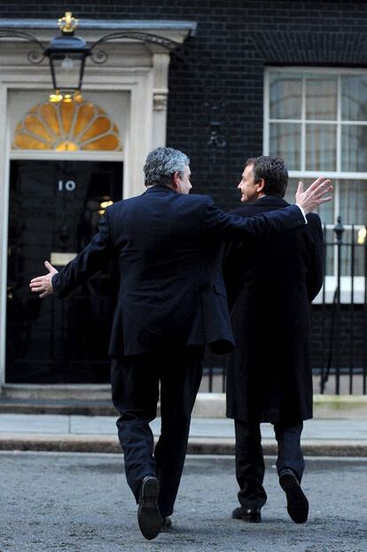 VISITA A DOWNING STREET. Zapatero se reunió ayer con el primer ministro británico, Gordon Brown, en el número 10 de Downing Streeet. Seguramente por última vez, ya que en mayo hay elecciones en Reino Unido, y salvo cataclismo político, todas las encuestas dan como ganador al conservador David Cameron.