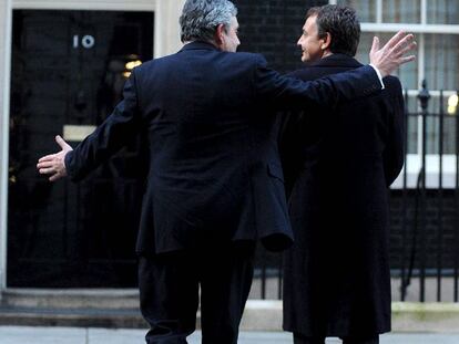 VISITA A DOWNING STREET. Zapatero se reunió ayer con el primer ministro británico, Gordon Brown, en el número 10 de Downing Streeet. Seguramente por última vez, ya que en mayo hay elecciones en Reino Unido, y salvo cataclismo político, todas las encuestas dan como ganador al conservador David Cameron.
