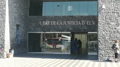 Exterior de la Audiencia Provincial de Alicante, con sede en Elche, donde se celebrará la vista del caso Brugal. 