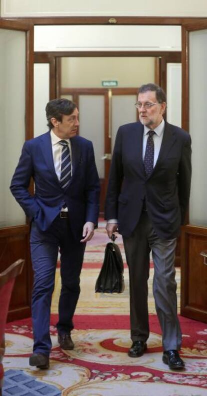 Rafael Hernando y Mariano Rajoy, en una imagen de archivo. 