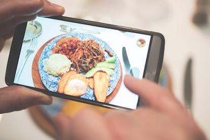 Hoy en día parece que todos queremos comer mejor: cocinar a nuestros seres queridos una cena digna para una foto de Instagram.