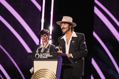 Rosalía sweeps the Music Awards, does not appear at the gala, but everything is compensated by the immense wisdom of Serrat | Culture