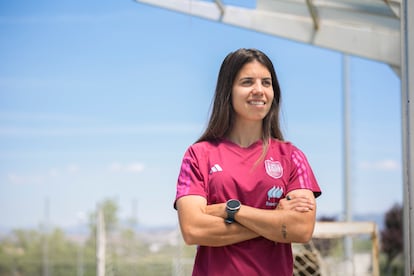 Alba Redondo, jugadora de la selección española de futbol, fotografiada en La Ciudad Deportiva de Las Rozas.