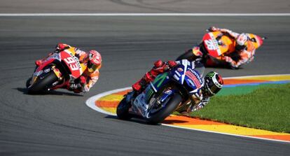 Lorenzo, M&aacute;rquez y Pedrosa, en la carrera de este domingo en Cheste. 