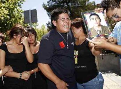 Familiares de Norman Rodrigo Ceballos apuñalado en una discoteca la noche pasada