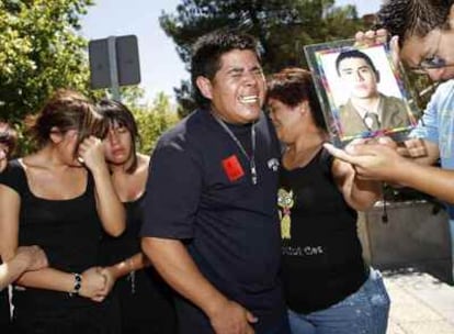 Familiares de Norman Rodrigo Ceballos apuñalado en una discoteca la noche pasada