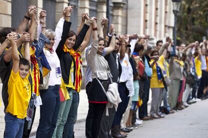 Participants en la cadena humana del passat 11 de setembre. 