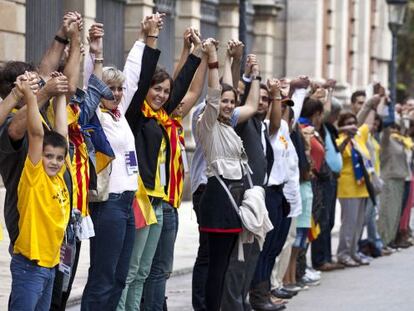 Participants en la cadena humana del passat 11 de setembre. 