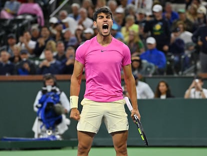 Alcaraz celebra la victoria contra Auger-Aliassime, este viernes en Indian Wells.