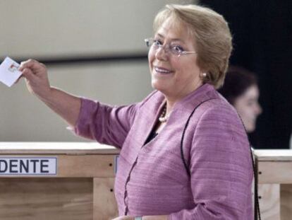 Michelle Bachelet durante los comicios.