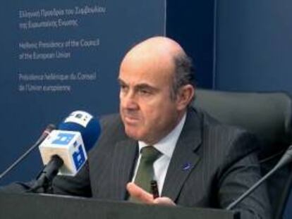 Imagen de televisión del ministro de Economía, Luis de Guindos. EFE/Archivo