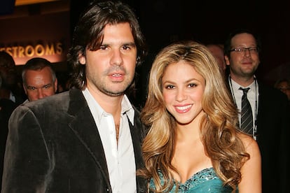 Shakira y Antonio de la Rúa – Diez años de compromiso infructífero acompañaron la historia de amor entre la estrella del pop y el empresario e hijo del expresidente de Argentina. La relación se rompió en 2010, cuando Shakira conoció a Gerard Piqué con motivo del Mundial de Sudáfrica y, a pesar de otra década de amor estable y dos hijos en común, tampoco pasaron nunca por el altar. Hoy, ella prefiere facturar a llorar.