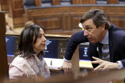 PSOE and PP congressional spokespeople Margarita Robles and Rafael Hernando.