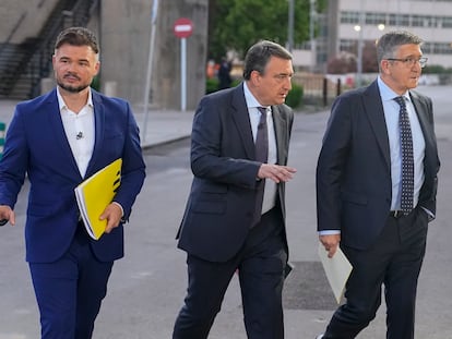 De izquierda a derecha, los portavoces de ERC, Gabriel Rufián, PNV, Aitor Esteban, y PSOE, Patxi López, en el debate electoral en RTVE el pasado 13 de julio.