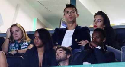 Cristiano Ronaldo con Georgina Rodriguez, que luce anillo.