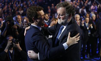 Pablo Casado y Mariano Rajoy en la convención del Partido Popular.