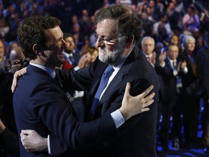 Pablo Casado y Mariano Rajoy en la convención del Partido Popular.