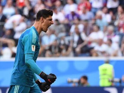 Thibaut Courtois, portero de Béglica, celebra el gol de Hazard contra Rusia, en el partido por la tercera plaza en el Mundial de Rusia.