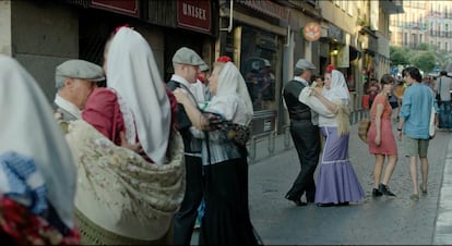 Fotograma de la película La virgen de agosto de Jonás Trueba.