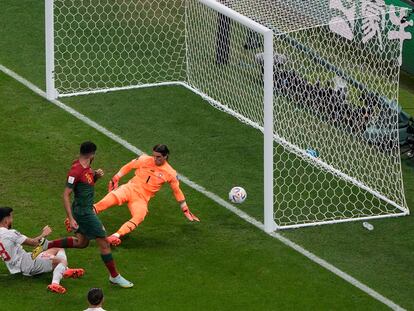 Gonçalo Ramos anota su segundo gol ante Suiza en los octavos de final del Mundial.