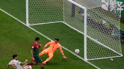 Gonçalo Ramos anota su segundo gol ante Suiza en los octavos de final del Mundial.