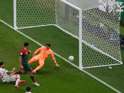 Gonçalo Ramos anota su segundo gol ante Suiza en los octavos de final del Mundial.