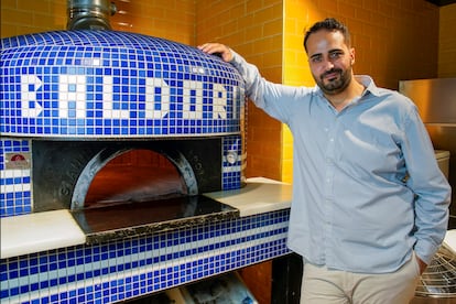 Cristiano posa en el horno de Baldoria. 