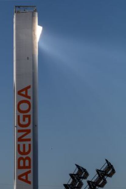 Planta solar de Abengoa en Sanlúcar la Mayor (Sevilla).